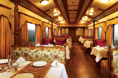golden-chariot-luxury-train-india05